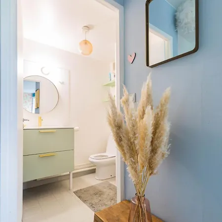 Cozy To Train Station Apartamento *